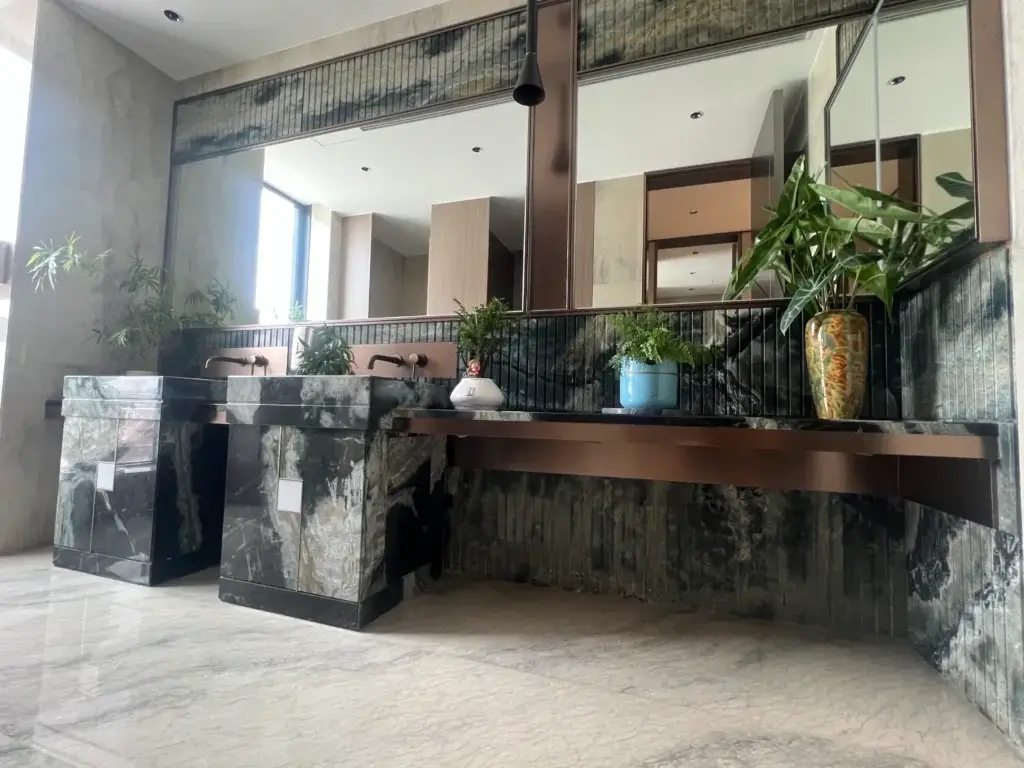 bathroom stone decor 31